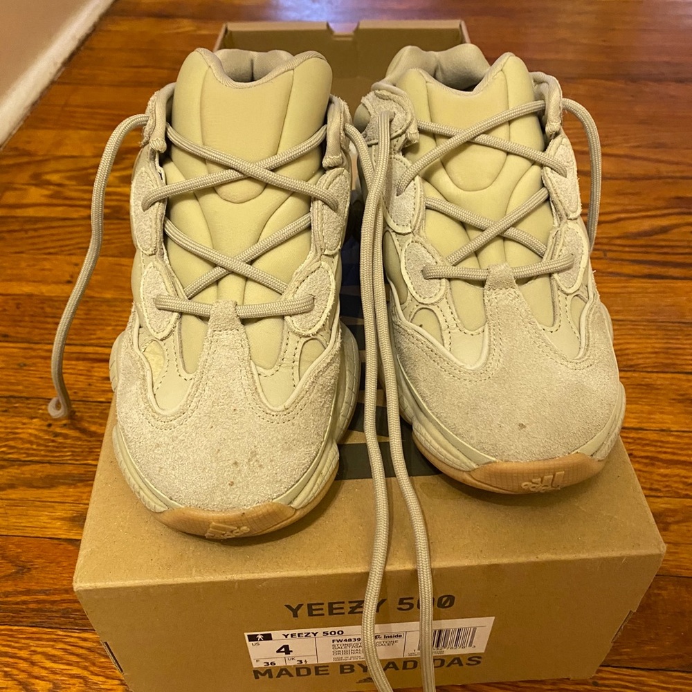Yeezy 500 - Picture 2 of 3